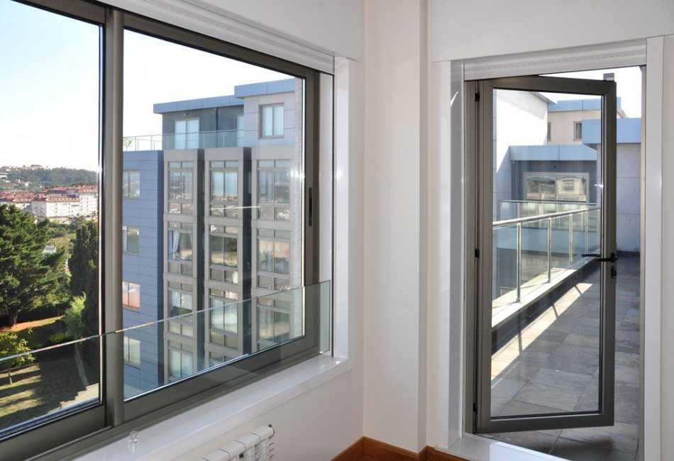 ¿Cómo cubrir una ventana sin vidrio?