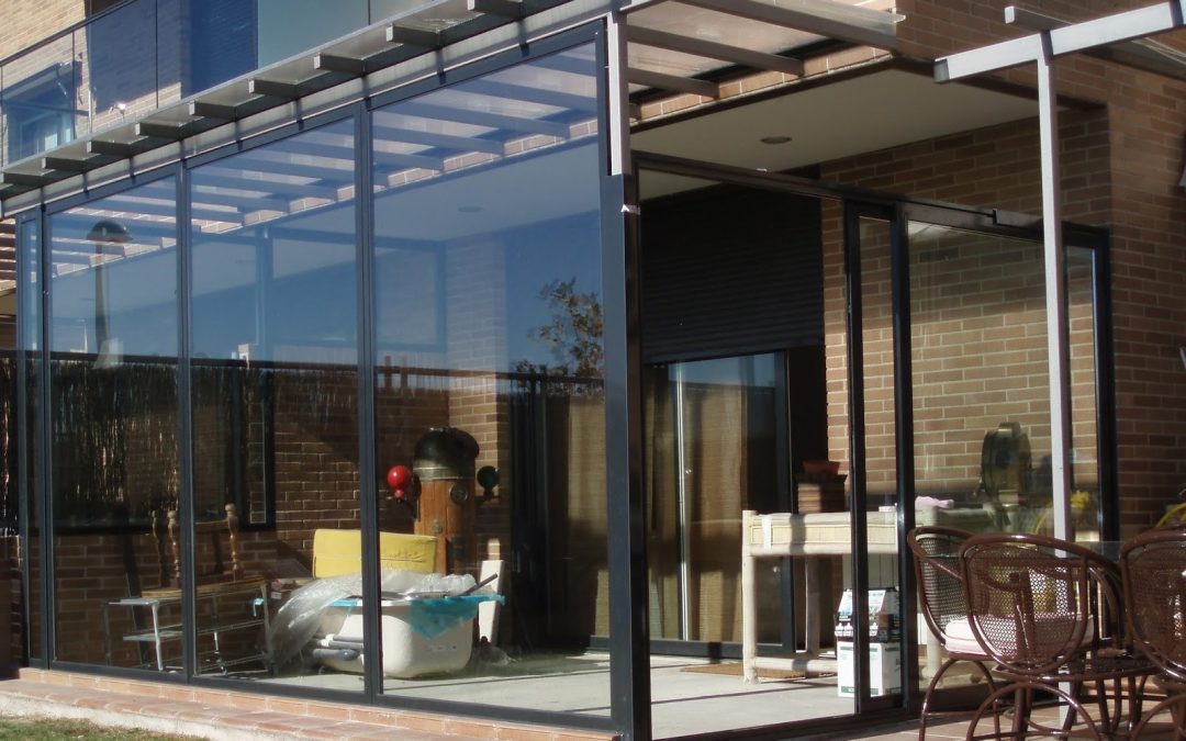 ¿Qué son más caras las ventanas correderas o abatibles?