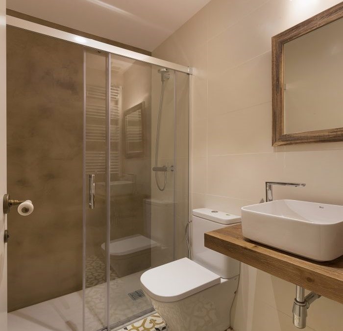 ¿Cuántos m2 tiene un baño completo?